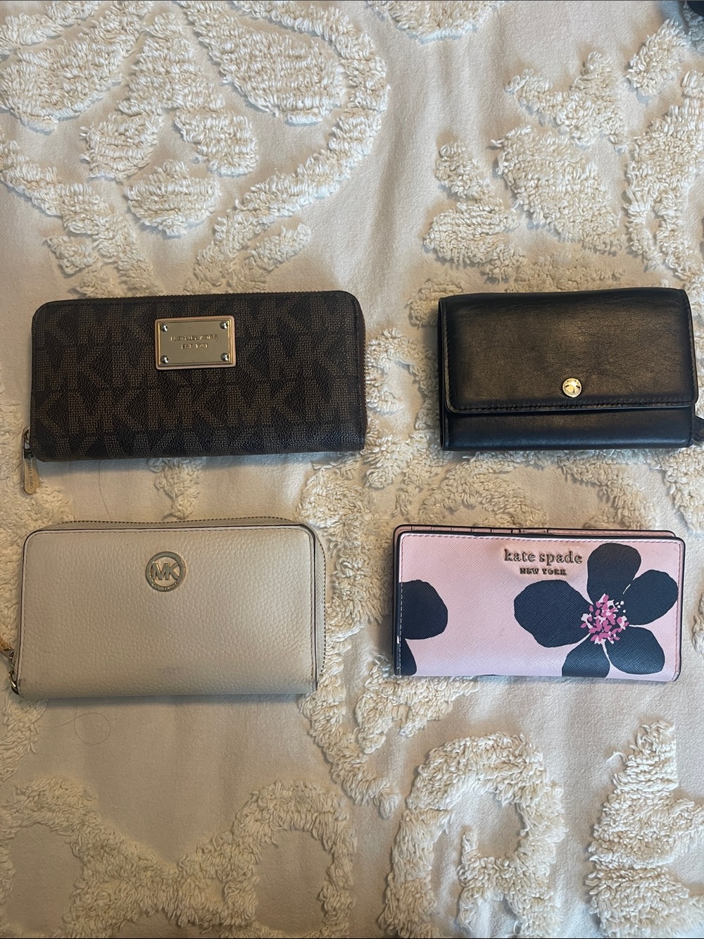 Wallet bundle Kate Spade, Coach, two Michael Kors.